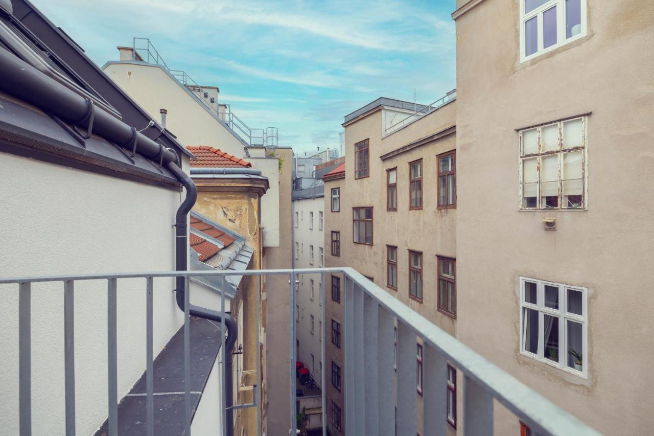 The 77 Anna * Wien